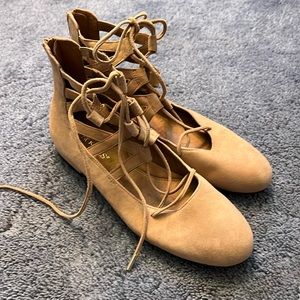 Aerosoles lace up flat